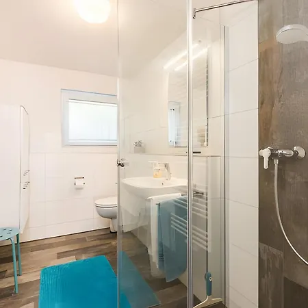 Haus Hildegard Keller Апартаменты Кресброн